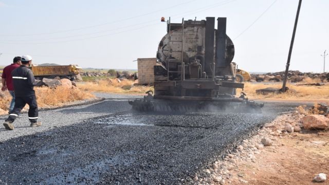 Viranşehir’de yol yenileme çalışmaları sürüyor