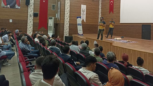 AFAD gönüllülerine ilk ve acil yardım eğitimi verildi