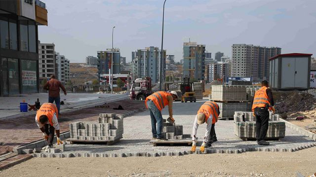 Karaköprü Belediyesi yol çalışmalarını sürdürüyor