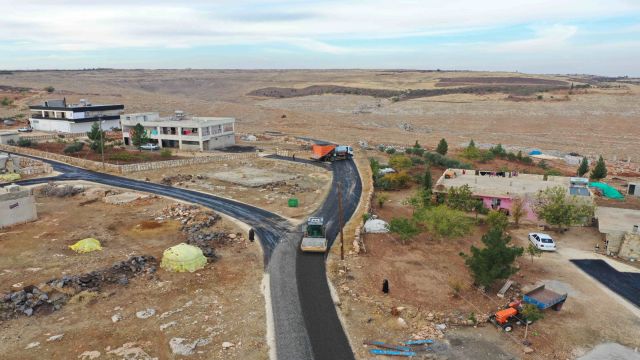 Karaköprü kırsal mahallelerinde yolları yenileniyor