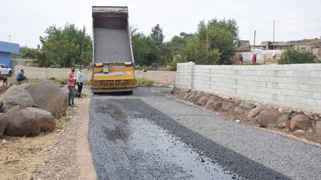 Viranşehir’de kış hazırlıkları, asfalt kaplama ile devam ediyor