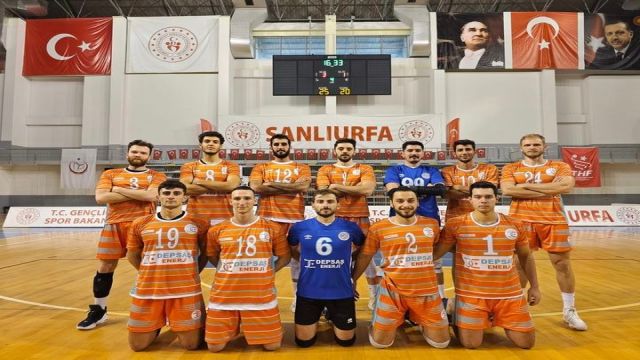 Hentbolda Lideri Devirdi, Voleybolda Zirve Yarışı Sürüyor