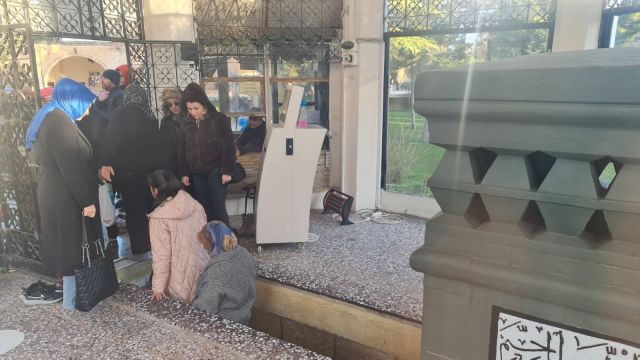 Hz. Eyyüp makamı hafta sonu ziyaretçilerin uğrak mekanı oldu