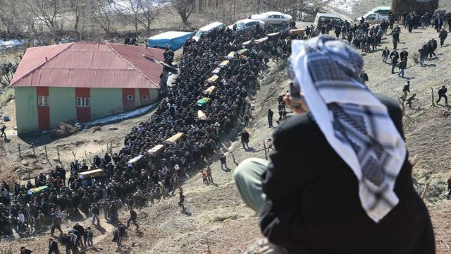 Katliama dair paylaşım yapan 3 öğretmen sürgün edildi