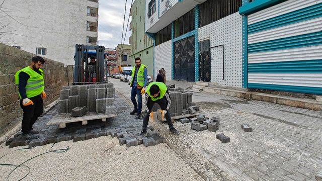 Eyyübiye’de bozuk yollar 20 ekiple düzeltiliyor