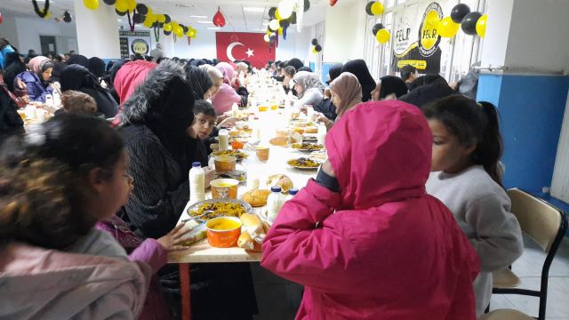 Fecr Derneği yetimlerin yüzünü güldürüyor