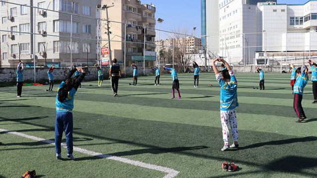 Haliliye’de çocuklar futbol okullarına yoğun ilgi gösteriyor