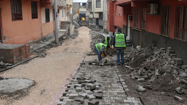 Haliliye’de deforme olmuş yollar yeniden onarılıyor