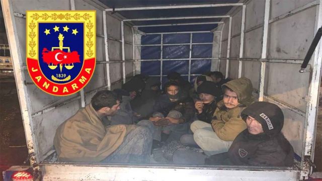 Şanlıurfa’da sınırı geçmeye çalışan 29 göçmen yakalandı