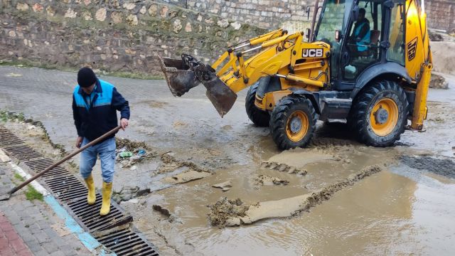 ŞUSKİ, sağanak sonrası çalışmalarını sürdürüyor