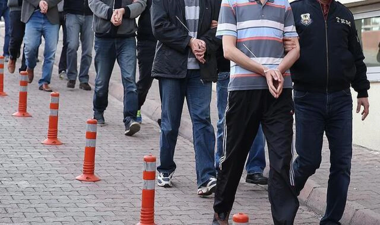 20 İlde düzemlenen FETÖ operasyonlarında, 70 şüpheli yakalandı