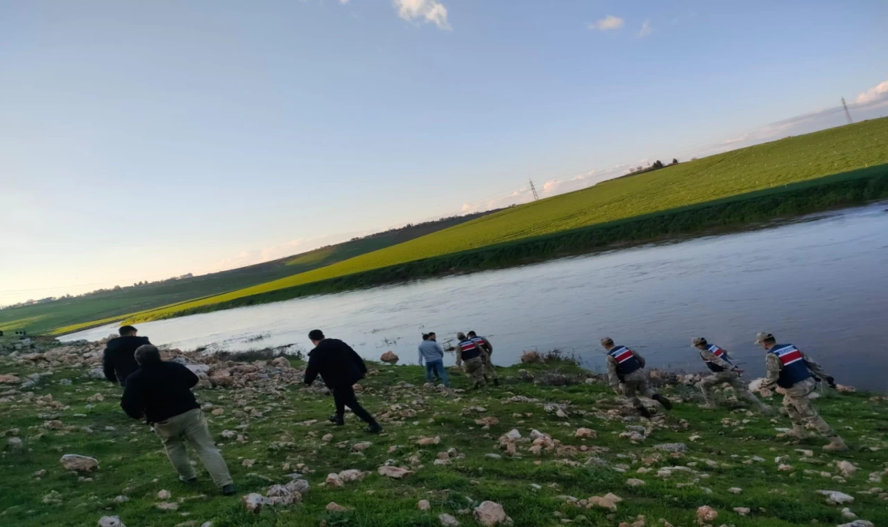 Ceylanpınar’da aniden bastıran selde bir çocuk akıntıya kapıldı