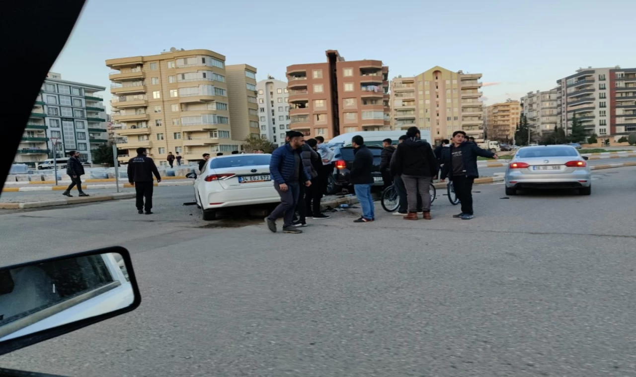 Karaköprü’de iki araç çarpıştı bir kişi yaralandı