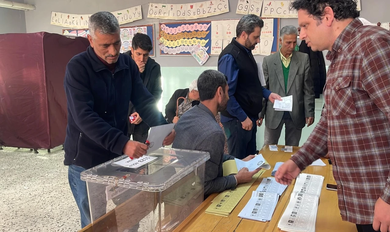 Şanlıurfa’da seçmenler oy kullanmaya başladı