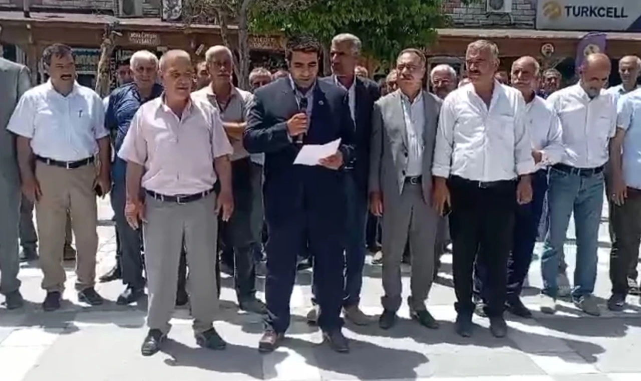 Suruç’ta toplanan çiftçiler, sulama fiyatlarını protesto etti