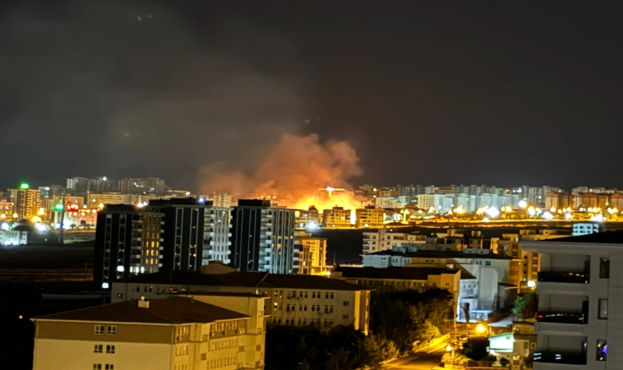 Karaköprü'de otluk alanda yangın çıktı!