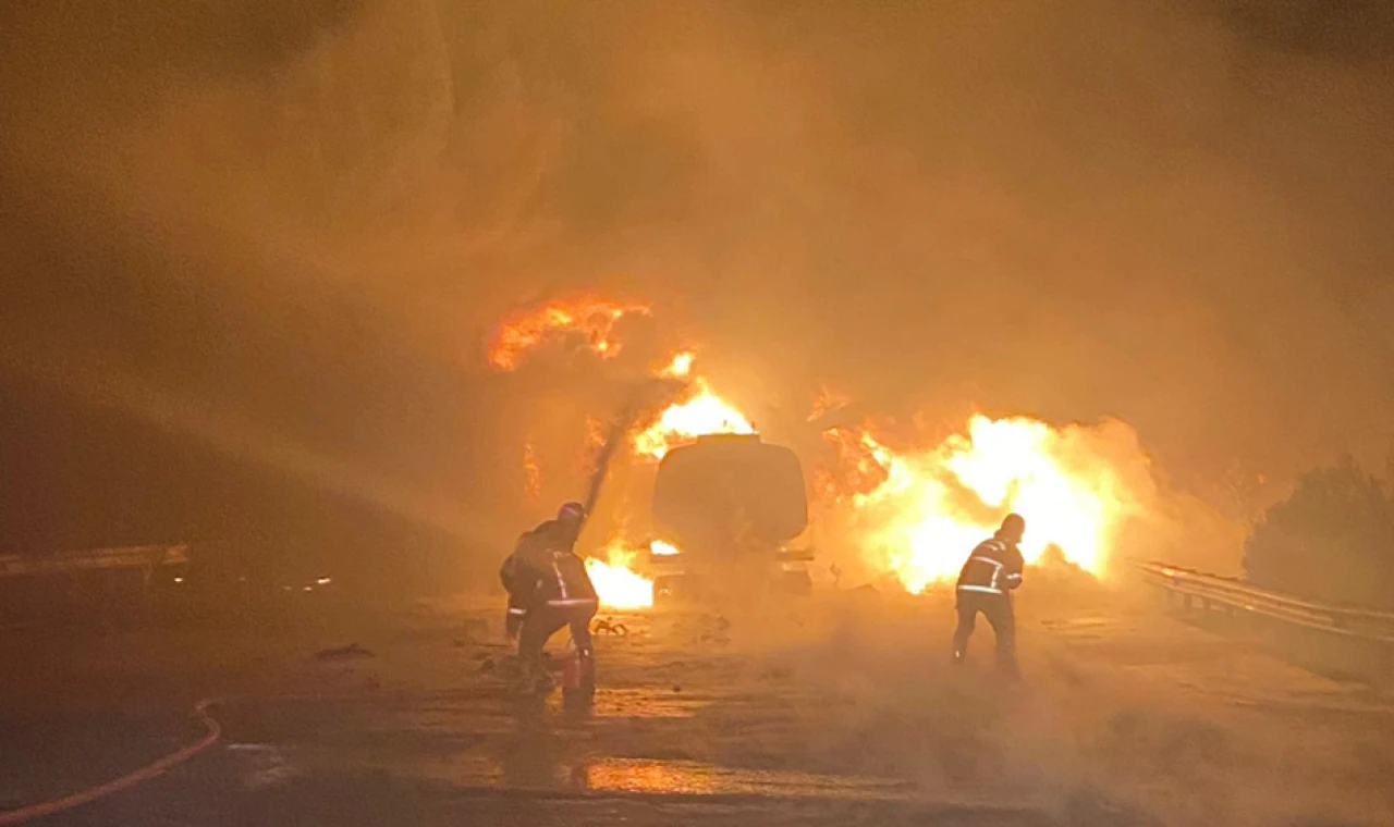 Şanlıurfa’da Akaryakıt Tankerleri Çarpıştı: Otoyol Cehenneme Döndü, Ölü ve yaralı var!