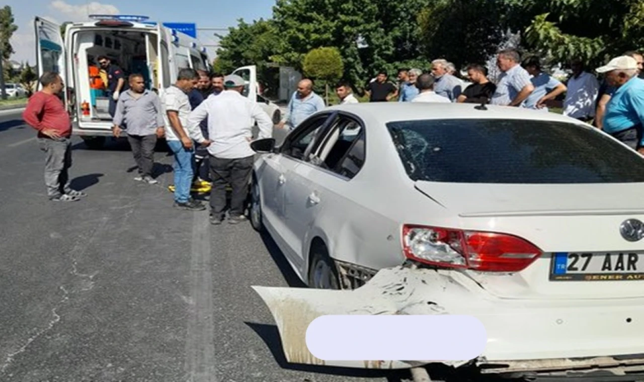 Urfa’da motosiklet otomobile arkadan çarptı!