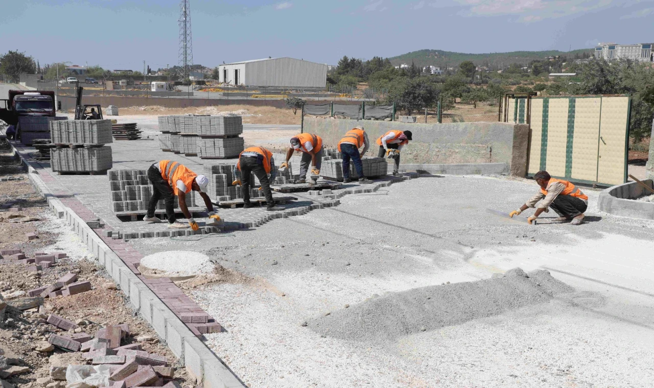 Karaköprü'de yeni yollar kilitli parkeyle döşeniyor