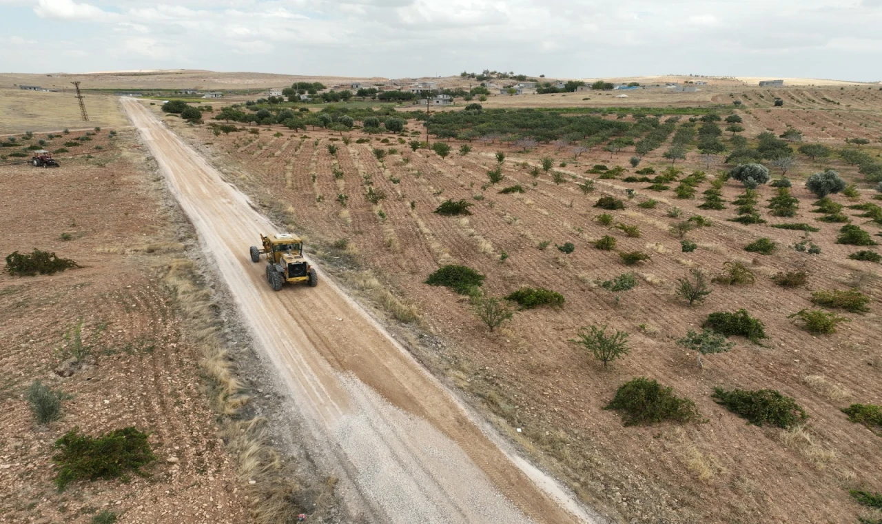 Büyükşehir 13 ilçede yol çalışmalarına hız kesmeden devam ediyor