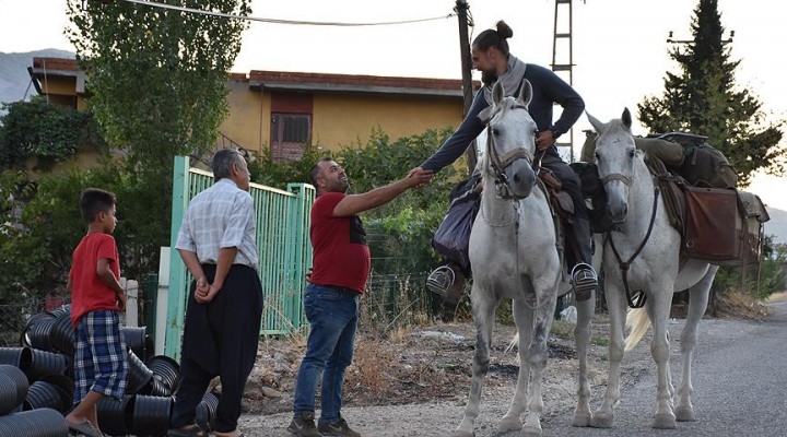 Polonya'dan Kudüs'e gitmek için 9 aydır at sırtında