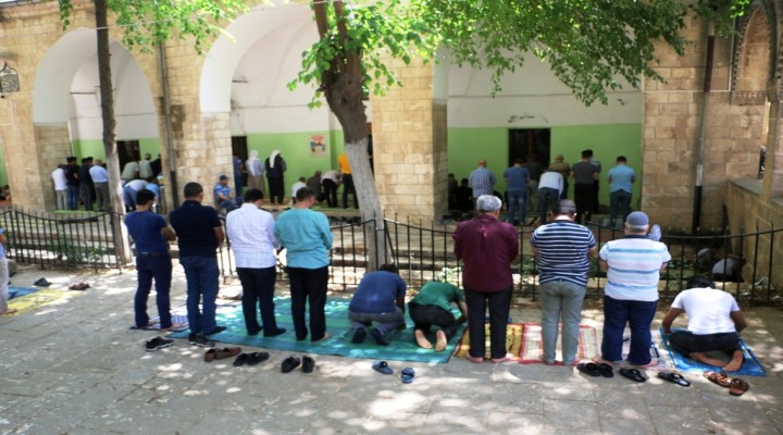 "Peygamberler şehri'nde ramazanın son cuma namazı kılındı