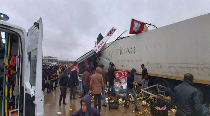 Şanlıurfa'da kontrolden çıkan tır markete girdi: 4 yaralı