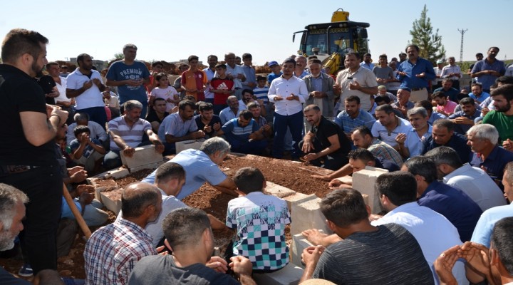 Kazada ölen gurbetçi anne ve kızı toprağa verildi