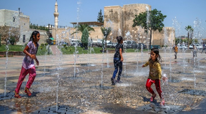 Şanlıurfa'da sıcak hava hayatı etkiliyor