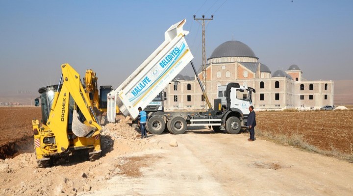 Haliliye Belediyesi ibadethane için yol yapıyor