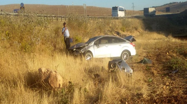 Şanlıurfa'da otomobil şarampole devrildi: 3 yaralı