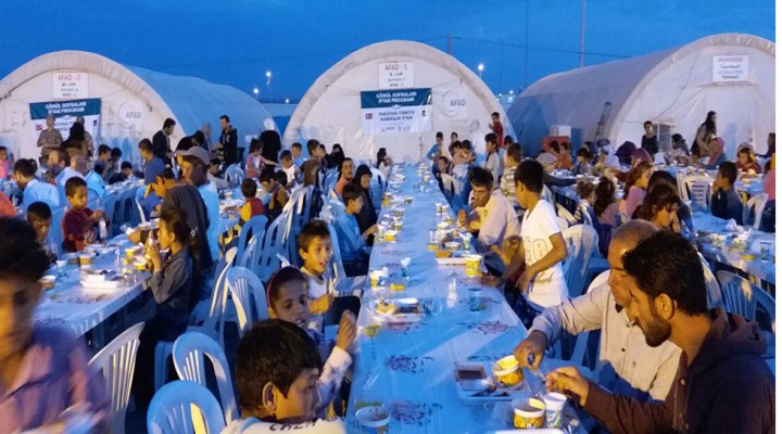 Suriyeli yetim ve öksüzler iftarda buluştu