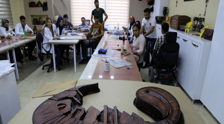 Deriyi sanata dönüştürmekte "engel" tanımıyorlar