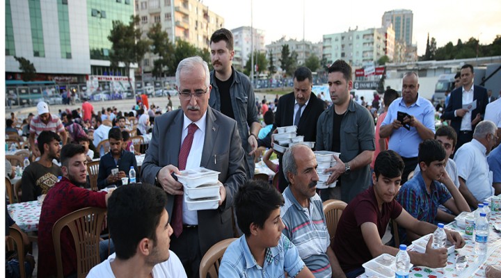 Urfa'da 10 bin kişi birlikte iftar açtı