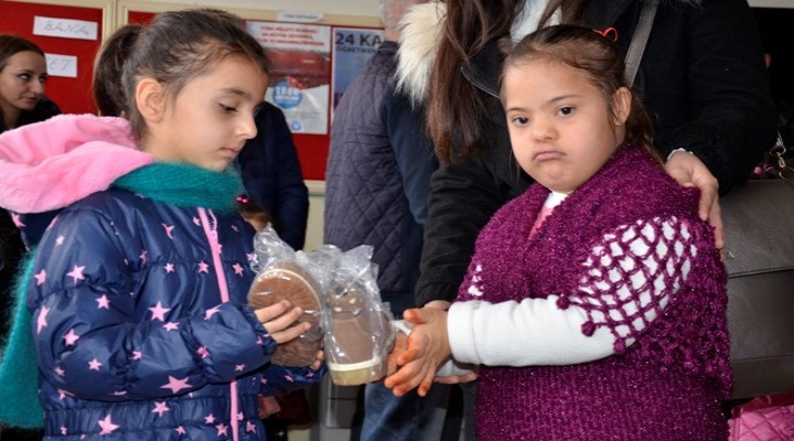 Zihinsel engelli öğrenciler gönülleri fethetti