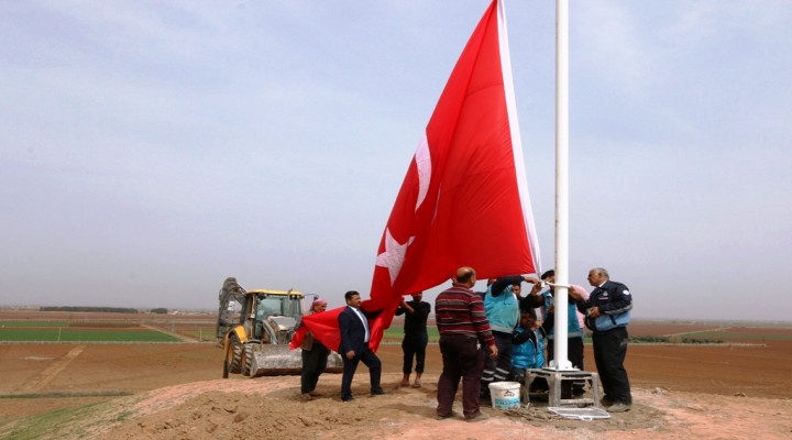 Akçakale'de dev Türk bayrakları dalgalandırıldı