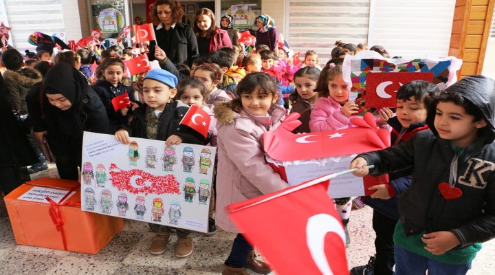 Minik öğrencilerden Mehmetçik'e destek