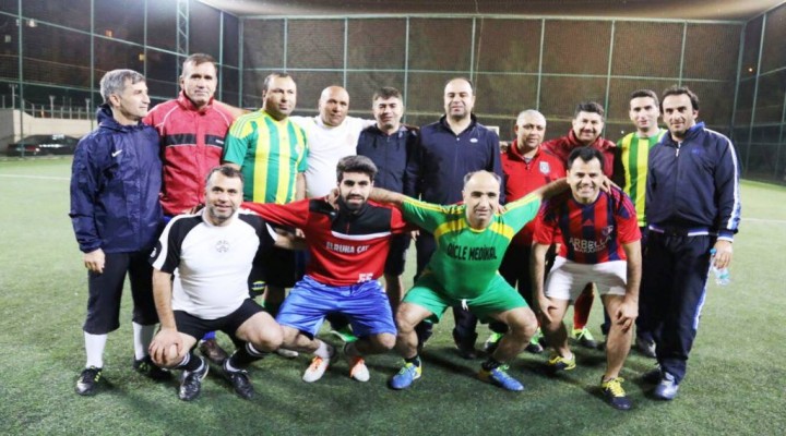 Gazeteciler futbol maçında bir araya geldi