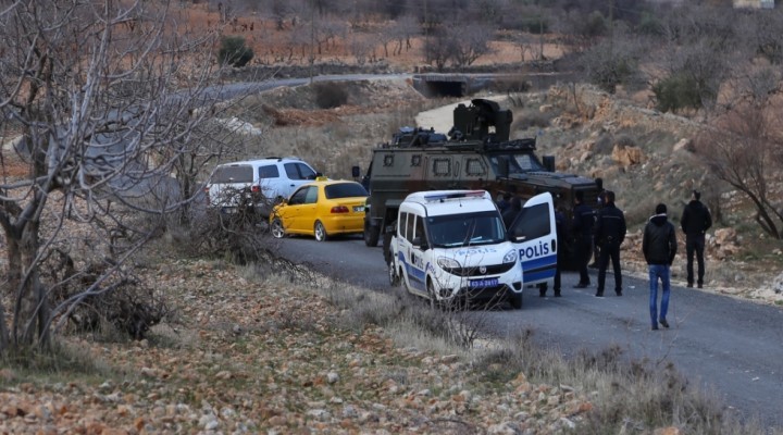 Eşi ve çocuklarını rehin aldı