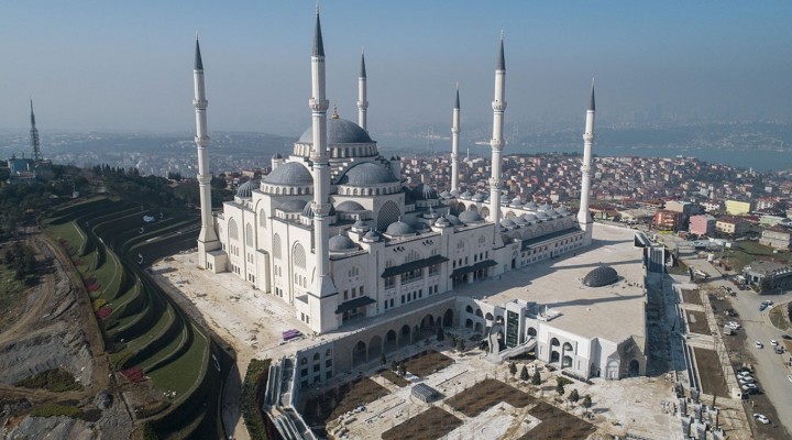 Çamlıca Camisi'nde ilk ezan Regaip Kandili'nde okunacak