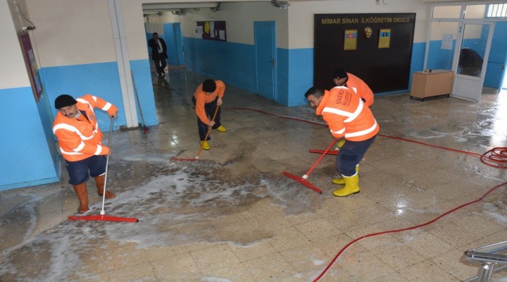 Siverek'teki tüm okullarda yıkama çalışması başlatıldı