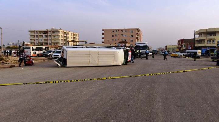 Şanlıurfa'da öğrenci servisi tırla çarpıştı: 14 yaralı