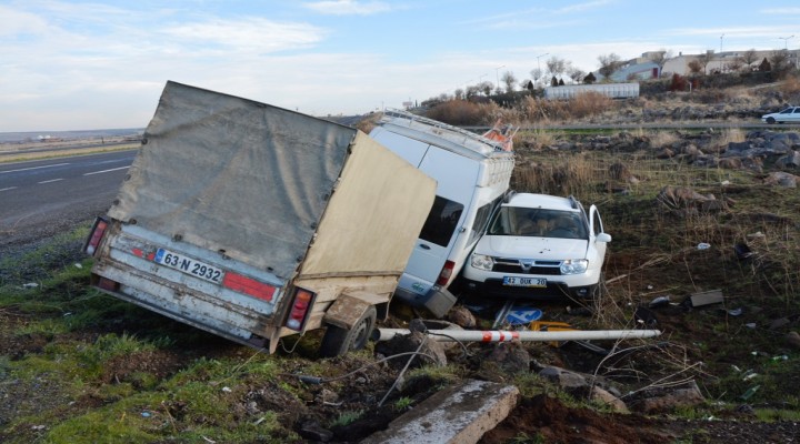 Siverek'te minibüs ile otomobil çarpıştı: 4 yaralı