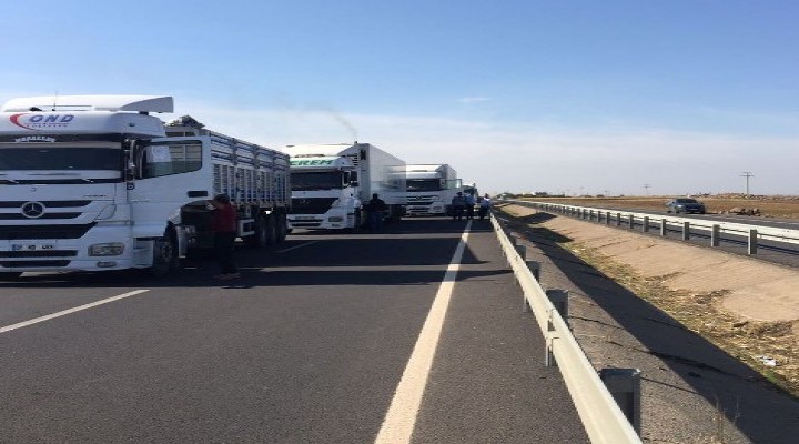 Yol bomba şüphesiyle trafiğe kapatıldı