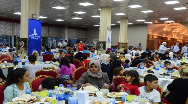 Türk ve Suriyeli yetimler iftarda buluştu