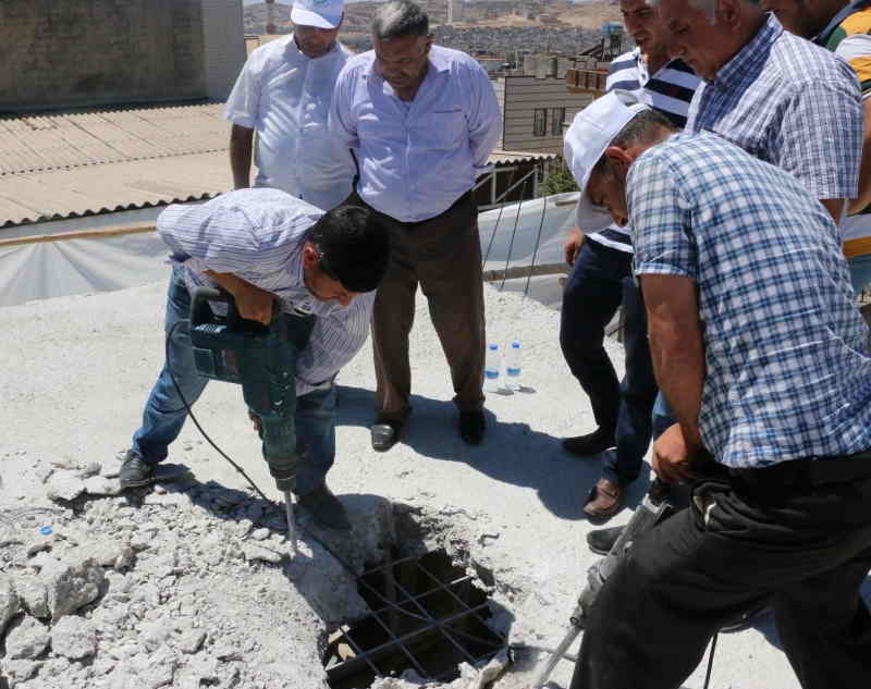 Ahmet Yesevi Mahallesi’ndeki kaçak kat yıkıldı