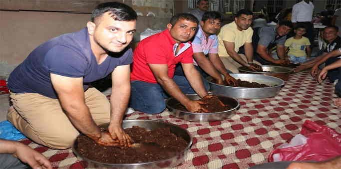 Akçakale Belediyesinden Çiğ Köfteli Nöbet