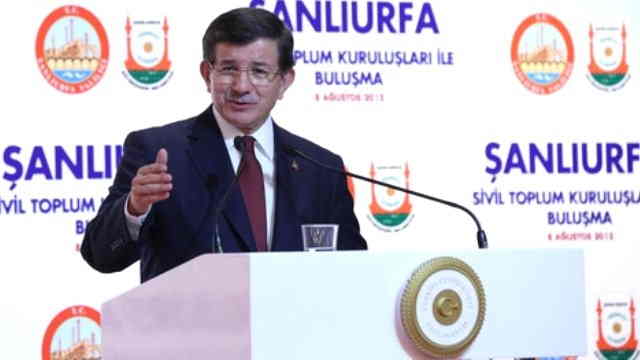 Başbakan Davutoğlu\'na Fahri Hemşehrilik Beratı