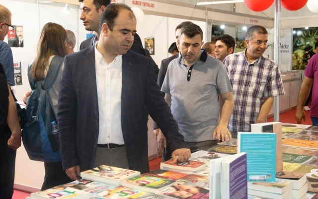 Başkan Çiftçi, kitap dünya açılan bir penceredir