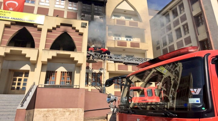 Lisede çıkan yangın korkuttu